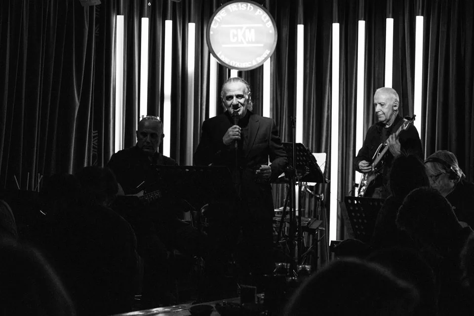 Grup Vintage seyirci karşısında canlı performans